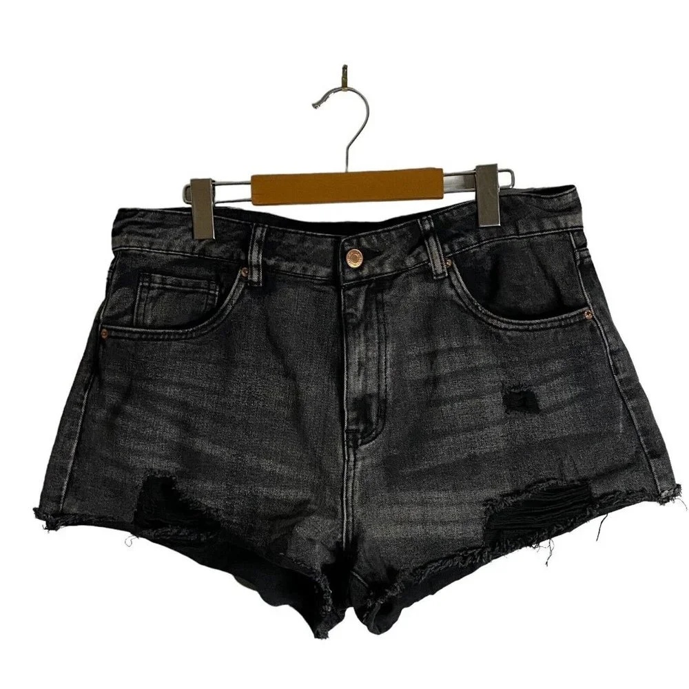 Aeropostale Women's High Waisted Black Distressed Mom Shorts Sz 12 - Picture 1 of 4